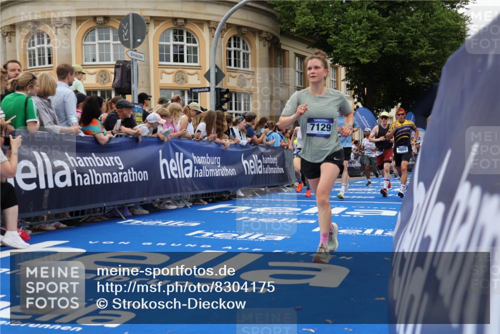 29.06.2025 - hella hamburg halbmarathon Strokosch-Dieckow http://msf.ph/oto/8304175 29.06.2025 10:54:28 Ziel 1442, 2474, 3426, 3794, 4635, 4868, 5259, 6511, 6512, 7129, 8772, 8798, 10040, 10368, 10376, 11009, 11797, 11799, 12321, 12362, 12607, 15146, 16327, 19067 meine-sportfotos.de
