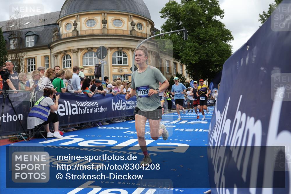 29.06.2025 - hella hamburg halbmarathon Strokosch-Dieckow http://msf.ph/oto/8304208 29.06.2025 10:54:29 Ziel 1442, 2474, 3426, 3794, 4635, 4868, 5259, 6511, 7129, 8772, 8798, 9012, 10040, 10368, 10376, 11009, 11797, 11799, 12321, 12362, 12607, 15146, 16327, 19067 meine-sportfotos.de