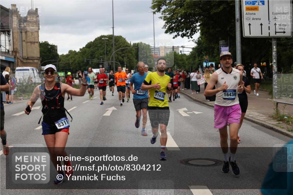 29.06.2025 - hella hamburg halbmarathon Yannick Fuchs http://msf.ph/oto/8304212 29.06.2025 10:50:07 20KM 1130, 1180, 1877, 2378, 2982, 3042, 3048, 4594, 4813, 4951, 5287, 5465, 5721, 5744, 6759, 7547, 7646, 7742, 8311, 8330, 8639, 8863, 8968, 8996, 9246, 9622, 9903, 10084, 11143, 11309, 11554, 11638, 11870, 12515, 12858, 13474, 14363, 14461, 15134, 16008, 16009, 16043, 16375, 16434, 16620, 16625, 17468, 18117, 18125, 18325, 18340, 18495, 18531, 18634, 18867, 18966, 19152 meine-sportfotos.de