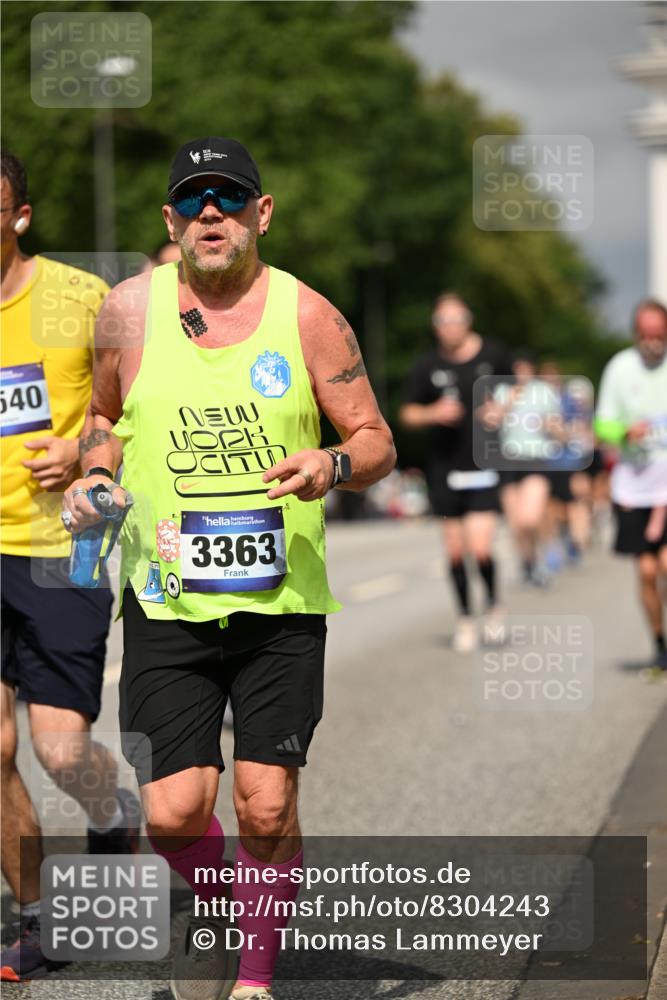 29.06.2025 - hella hamburg halbmarathon Dr. Thomas Lammeyer http://msf.ph/oto/8304243 29.06.2025 10:16:35 Kennedybrücke 1610, 1785, 2531, 2942, 2963, 2964, 3360, 3363, 4532, 5150, 7014, 7907, 8398, 8405, 8917, 8971, 9428, 9705, 10067, 10402, 10409, 10685, 11025 meine-sportfotos.de
