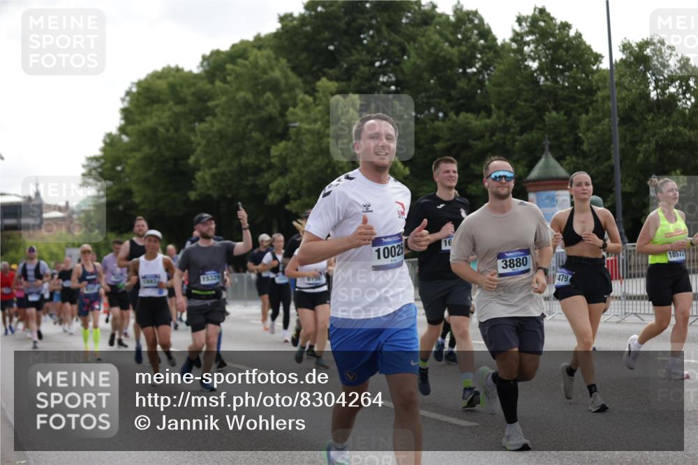 29.06.2025 - hella hamburg halbmarathon Jannik Wohlers http://msf.ph/oto/8304264 29.06.2025 10:37:36 Lombardsbrücke 1394, 1578, 1799, 1901, 1985, 2786, 3246, 3880, 4414, 4921, 5139, 5713, 6199, 6362, 6697, 7118, 7244, 7552, 7629, 7696, 8198, 8199, 8539, 8615, 8696, 8985, 9350, 9391, 10025, 10836, 11087, 11152, 11164, 11421, 11456, 11457, 11479, 11543, 12573, 12892, 12997, 13103, 13442, 13650, 14018, 14163, 15002, 15329, 15418, 15511, 15562, 15762, 16211, 16220, 16360, 17053, 17389, 18572, 18592, 18937 meine-sportfotos.de