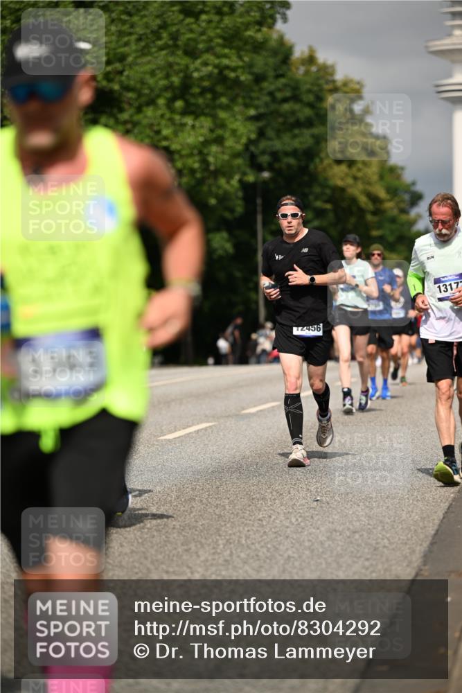 29.06.2025 - hella hamburg halbmarathon Dr. Thomas Lammeyer http://msf.ph/oto/8304292 29.06.2025 10:16:36 Kennedybrücke 1610, 1785, 2531, 2942, 3360, 3363, 4532, 5150, 7014, 7907, 8398, 8405, 8917, 8971, 9428, 9705, 10067, 10402, 10409, 10685, 11025 meine-sportfotos.de