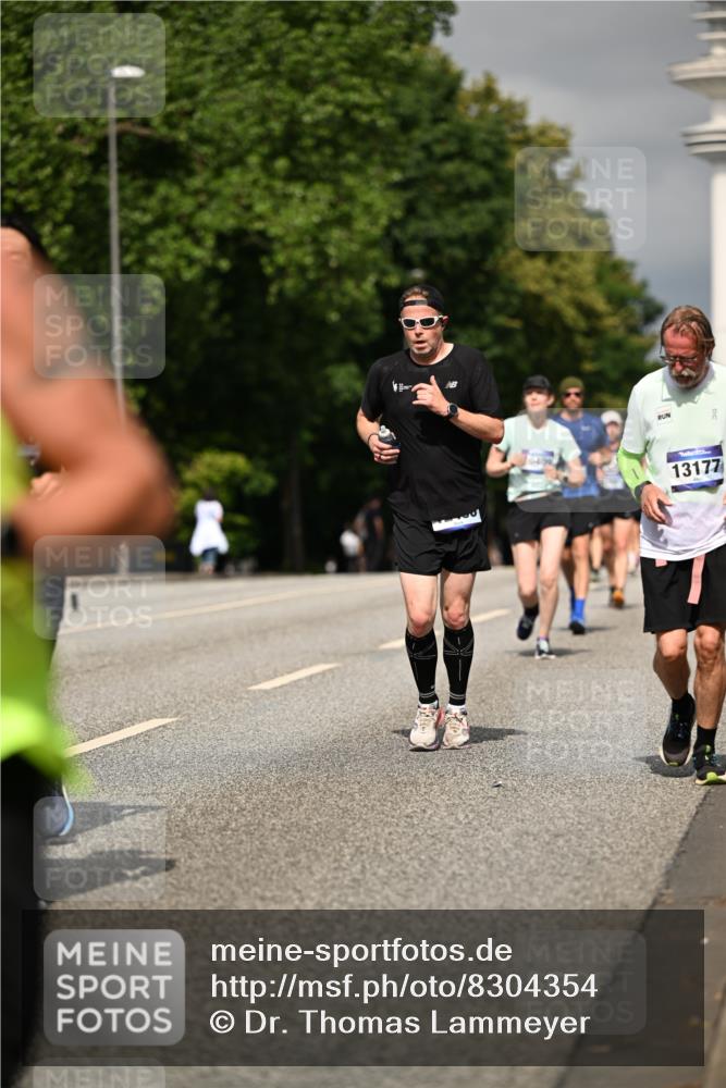 29.06.2025 - hella hamburg halbmarathon Dr. Thomas Lammeyer http://msf.ph/oto/8304354 29.06.2025 10:16:36 Kennedybrücke 1610, 1785, 2531, 2942, 3360, 3363, 4532, 5150, 7014, 7907, 8398, 8405, 8917, 8971, 9428, 9705, 10067, 10402, 10409, 10685, 11025 meine-sportfotos.de