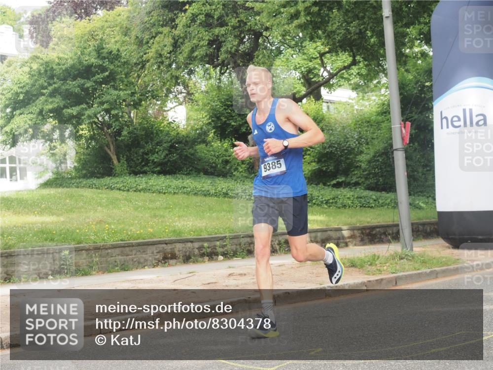 29.06.2025 - hella hamburg halbmarathon KatJ http://msf.ph/oto/8304378 29.06.2025 10:14:18 Zwischen KM18-KM19  meine-sportfotos.de