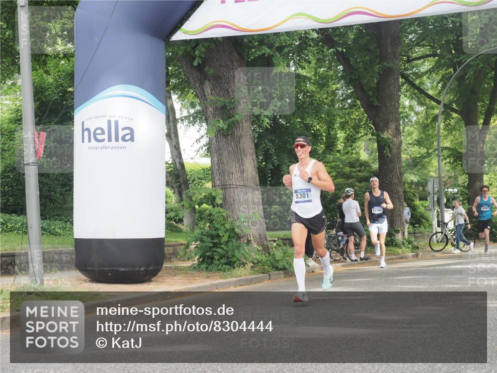 29.06.2025 - hella hamburg halbmarathon KatJ http://msf.ph/oto/8304444 29.06.2025 10:14:20 Zwischen KM18-KM19 5301 meine-sportfotos.de