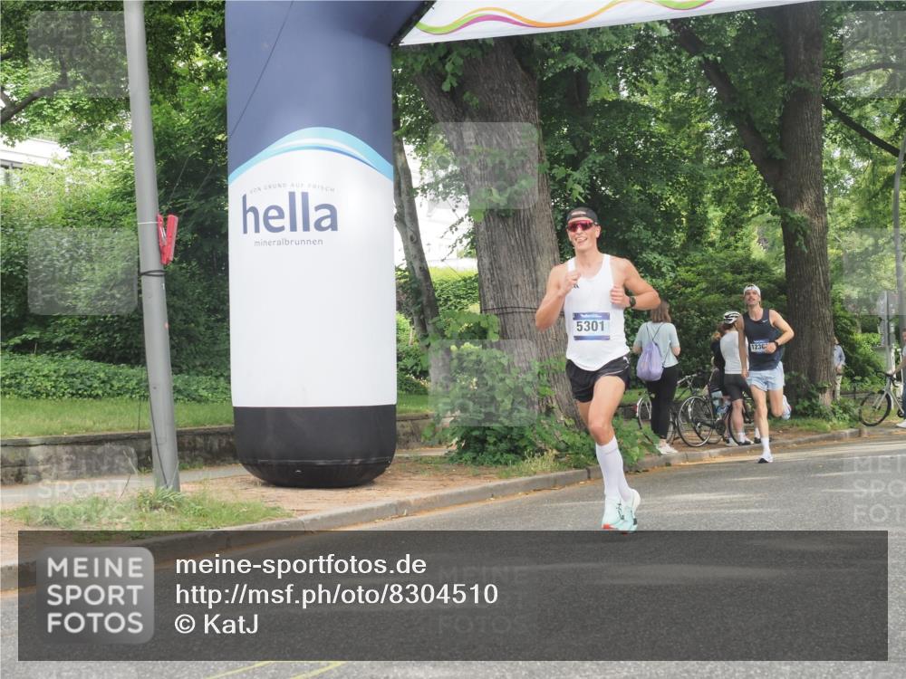 29.06.2025 - hella hamburg halbmarathon KatJ http://msf.ph/oto/8304510 29.06.2025 10:14:20 Zwischen KM18-KM19 5301 meine-sportfotos.de
