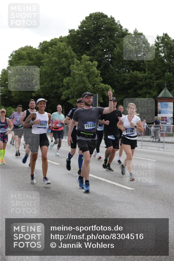29.06.2025 - hella hamburg halbmarathon Jannik Wohlers http://msf.ph/oto/8304516 29.06.2025 10:37:38 Lombardsbrücke 1196, 1394, 1578, 1799, 1901, 1966, 1985, 2786, 3246, 3880, 4414, 4921, 5139, 5713, 6199, 6362, 6697, 7118, 7165, 7244, 7552, 7629, 7696, 7914, 8198, 8199, 8539, 8615, 8696, 8985, 9350, 9391, 10025, 10836, 11087, 11152, 11164, 11421, 11456, 11457, 11479, 11543, 12573, 12892, 12997, 13103, 13442, 14018, 14163, 15002, 15329, 15355, 15418, 15511, 15562, 15762, 16211, 16220, 16360, 16658, 16876, 17053, 17389, 18572, 18592, 18937 meine-sportfotos.de