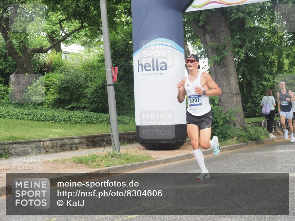 29.06.2025 - hella hamburg halbmarathon KatJ http://msf.ph/oto/8304606 29.06.2025 10:14:21 Zwischen KM18-KM19 5301 meine-sportfotos.de
