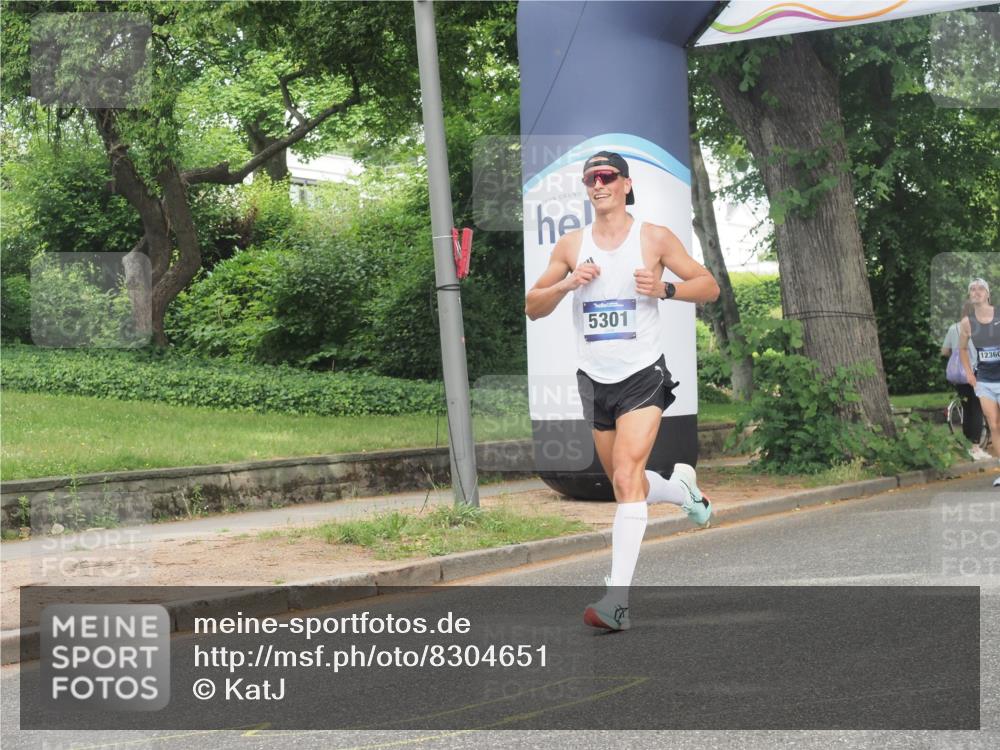 29.06.2025 - hella hamburg halbmarathon KatJ http://msf.ph/oto/8304651 29.06.2025 10:14:21 Zwischen KM18-KM19 5301 meine-sportfotos.de
