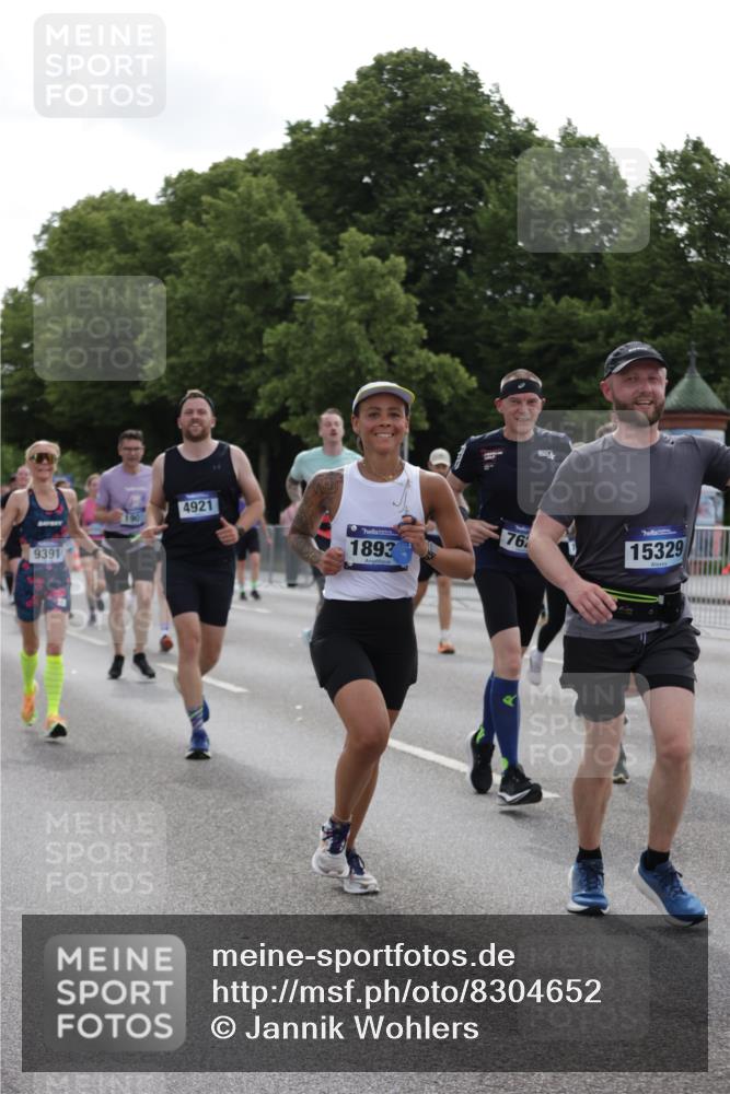 29.06.2025 - hella hamburg halbmarathon Jannik Wohlers http://msf.ph/oto/8304652 29.06.2025 10:37:39 Lombardsbrücke 1196, 1394, 1578, 1799, 1901, 1966, 1985, 2786, 3242, 3880, 4414, 4921, 5713, 6199, 6362, 6697, 7118, 7165, 7244, 7552, 7629, 7696, 7914, 8198, 8199, 8539, 8615, 8696, 8985, 9350, 9391, 10025, 10836, 11152, 11164, 11421, 11456, 11457, 11479, 11543, 12573, 12892, 12997, 13103, 13442, 14018, 14163, 15002, 15329, 15355, 15418, 15511, 15562, 15762, 16211, 16220, 16360, 16658, 16876, 17053, 17389, 18572, 18592, 18937 meine-sportfotos.de
