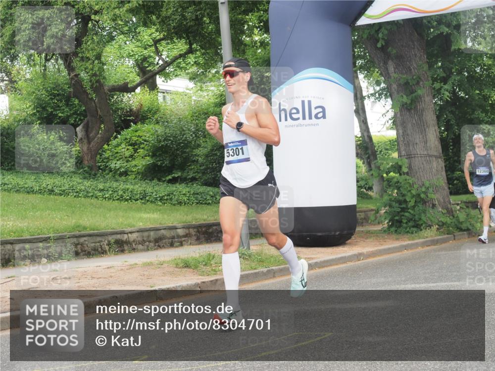 29.06.2025 - hella hamburg halbmarathon KatJ http://msf.ph/oto/8304701 29.06.2025 10:14:21 Zwischen KM18-KM19 5301 meine-sportfotos.de