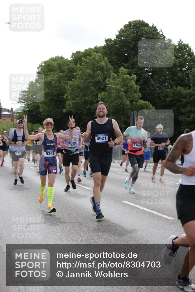 29.06.2025 - hella hamburg halbmarathon Jannik Wohlers http://msf.ph/oto/8304703 29.06.2025 10:37:40 Lombardsbrücke 1196, 1394, 1578, 1799, 1901, 1966, 1985, 2786, 3242, 3716, 3880, 4414, 4921, 5300, 5713, 6199, 6362, 6697, 7118, 7165, 7244, 7552, 7629, 7696, 7914, 8198, 8199, 8539, 8615, 8696, 9350, 9391, 10025, 11152, 11164, 11421, 11456, 11457, 11479, 11543, 12573, 12892, 12997, 13103, 13442, 14018, 14163, 15002, 15329, 15355, 15417, 15418, 15511, 15562, 15762, 16211, 16220, 16360, 16658, 16876, 17053, 17389, 18572, 18592, 18937 meine-sportfotos.de
