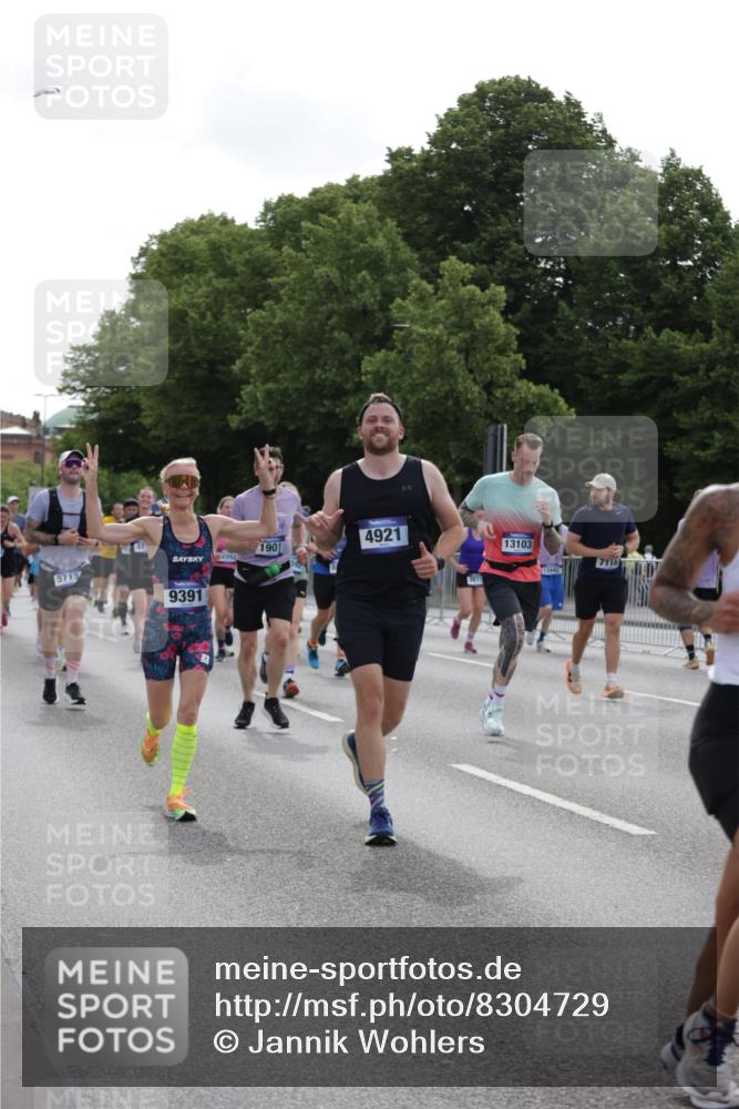 29.06.2025 - hella hamburg halbmarathon Jannik Wohlers http://msf.ph/oto/8304729 29.06.2025 10:37:40 Lombardsbrücke 1196, 1394, 1578, 1799, 1901, 1966, 1985, 2786, 3242, 3716, 3880, 4414, 4921, 5300, 5713, 6199, 6362, 6697, 7118, 7165, 7244, 7552, 7629, 7696, 7914, 8198, 8199, 8539, 8615, 8696, 9350, 9391, 10025, 11152, 11164, 11421, 11456, 11457, 11479, 11543, 12573, 12892, 12997, 13103, 13442, 14018, 14163, 15002, 15329, 15355, 15417, 15418, 15511, 15562, 15762, 16211, 16220, 16360, 16658, 16876, 17053, 17389, 18572, 18592, 18937 meine-sportfotos.de