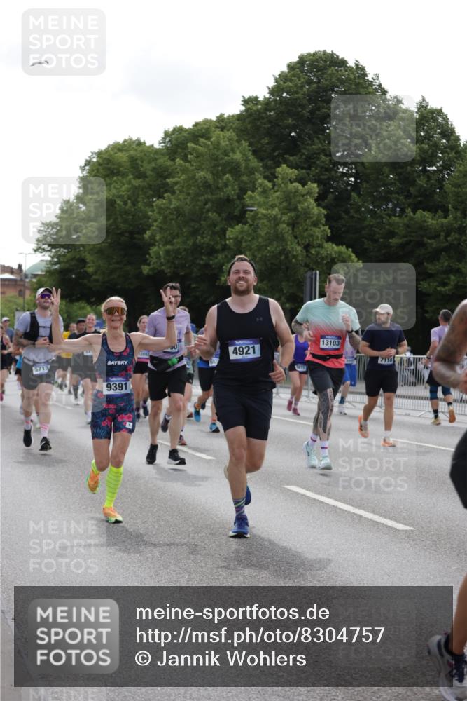 29.06.2025 - hella hamburg halbmarathon Jannik Wohlers http://msf.ph/oto/8304757 29.06.2025 10:37:40 Lombardsbrücke 1196, 1394, 1578, 1799, 1901, 1966, 1985, 2786, 3242, 3716, 3880, 4414, 4921, 5300, 5713, 6199, 6362, 6697, 7118, 7165, 7244, 7552, 7629, 7696, 7914, 8198, 8199, 8539, 8615, 8696, 9350, 9391, 10025, 11152, 11164, 11421, 11456, 11457, 11479, 11543, 12573, 12892, 12997, 13103, 13442, 14018, 14163, 15002, 15329, 15355, 15417, 15418, 15511, 15562, 15762, 16211, 16220, 16360, 16658, 16876, 17053, 17389, 18572, 18592, 18937 meine-sportfotos.de