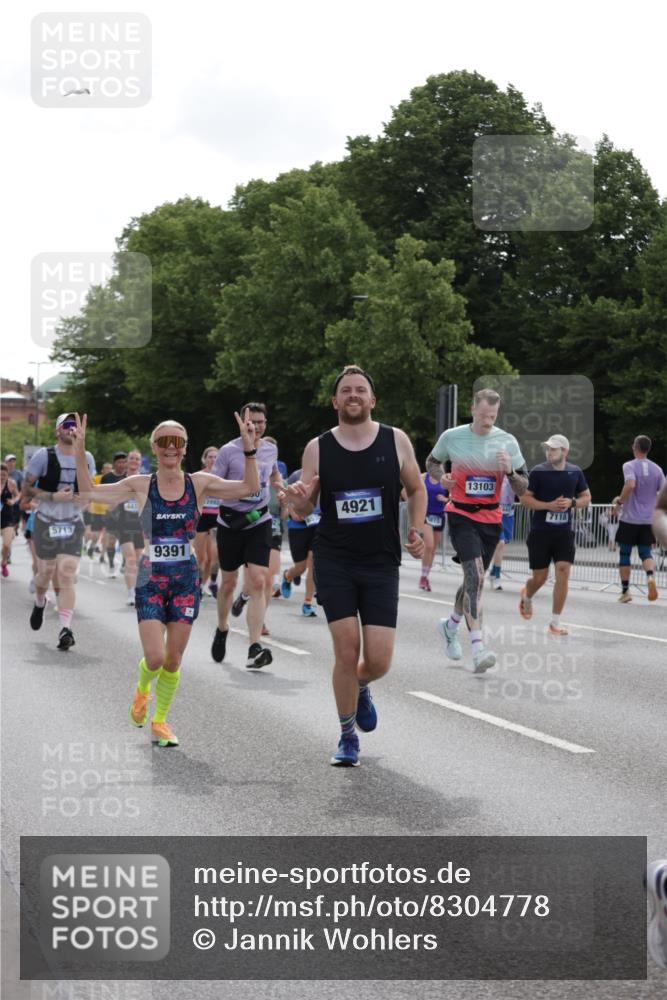 29.06.2025 - hella hamburg halbmarathon Jannik Wohlers http://msf.ph/oto/8304778 29.06.2025 10:37:40 Lombardsbrücke 1196, 1394, 1578, 1799, 1901, 1966, 1985, 2786, 3242, 3716, 3880, 4414, 4921, 5300, 5713, 6199, 6362, 6697, 7118, 7165, 7244, 7552, 7629, 7696, 7914, 8198, 8199, 8539, 8615, 8696, 9350, 9391, 10025, 11152, 11164, 11421, 11456, 11457, 11479, 11543, 12573, 12892, 12997, 13103, 13442, 14018, 14163, 15002, 15329, 15355, 15417, 15418, 15511, 15562, 15762, 16211, 16220, 16360, 16658, 16876, 17053, 17389, 18572, 18592, 18937 meine-sportfotos.de