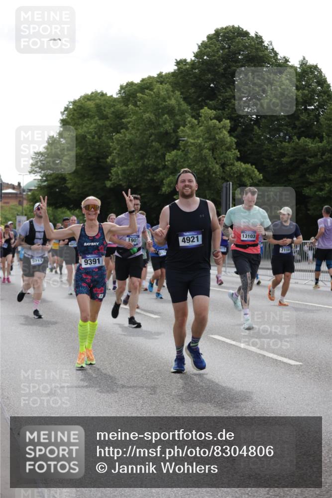 29.06.2025 - hella hamburg halbmarathon Jannik Wohlers http://msf.ph/oto/8304806 29.06.2025 10:37:40 Lombardsbrücke 1196, 1394, 1578, 1799, 1901, 1966, 1985, 2786, 3242, 3716, 3880, 4414, 4921, 5300, 5713, 6199, 6362, 6697, 7118, 7165, 7244, 7552, 7629, 7696, 7914, 8198, 8199, 8539, 8615, 8696, 9350, 9391, 10025, 11152, 11164, 11421, 11456, 11457, 11479, 11543, 12573, 12892, 12997, 13103, 13442, 14018, 14163, 15002, 15329, 15355, 15417, 15418, 15511, 15562, 15762, 16211, 16220, 16360, 16658, 16876, 17053, 17389, 18572, 18592, 18937 meine-sportfotos.de