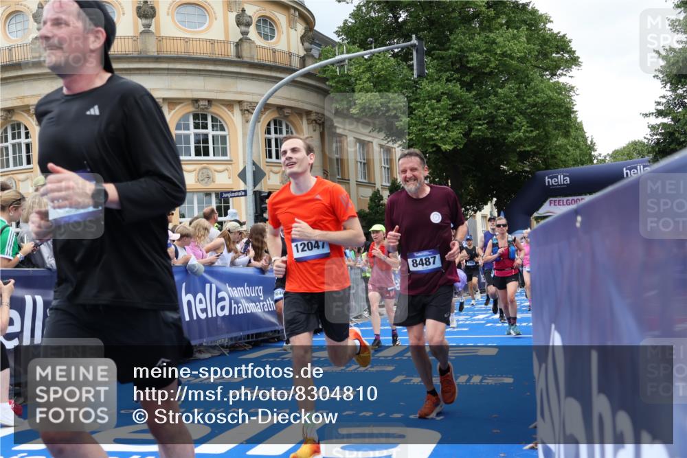 29.06.2025 - hella hamburg halbmarathon Strokosch-Dieckow http://msf.ph/oto/8304810 29.06.2025 10:55:24 Ziel 1130, 2252, 2771, 4189, 4951, 5287, 5319, 5643, 6591, 6723, 6938, 8487, 11184, 12526, 12584, 13234, 13236, 13267, 13470, 14036, 14592, 16213, 16334, 16609, 16985, 17603, 17940, 18290, 18380, 18531 meine-sportfotos.de