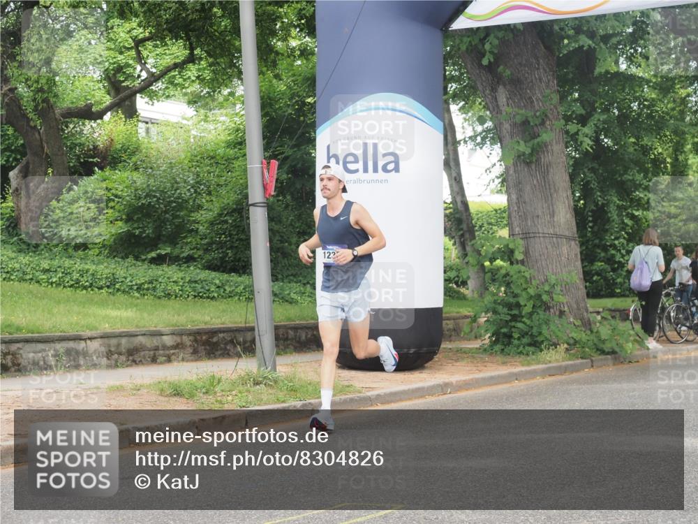29.06.2025 - hella hamburg halbmarathon KatJ http://msf.ph/oto/8304826 29.06.2025 10:14:23 Zwischen KM18-KM19 5301 meine-sportfotos.de