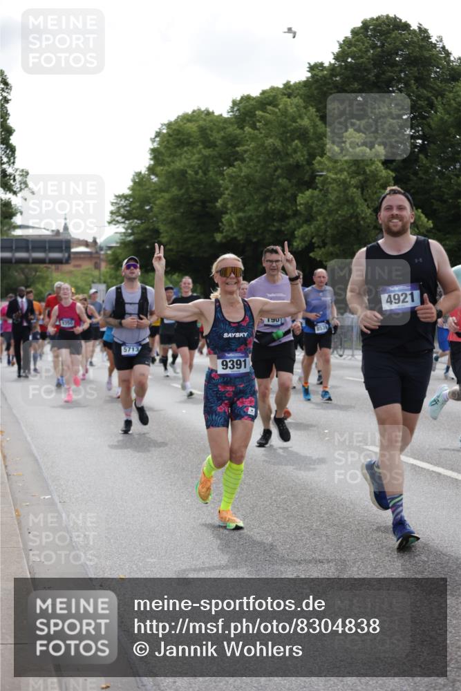 29.06.2025 - hella hamburg halbmarathon Jannik Wohlers http://msf.ph/oto/8304838 29.06.2025 10:37:40 Lombardsbrücke 1196, 1394, 1578, 1799, 1901, 1966, 1985, 2786, 3242, 3716, 3880, 4414, 4921, 5300, 5713, 6199, 6362, 6697, 7118, 7165, 7244, 7552, 7629, 7696, 7914, 8198, 8199, 8539, 8615, 8696, 9350, 9391, 10025, 11152, 11164, 11421, 11456, 11457, 11479, 11543, 12573, 12892, 12997, 13103, 13442, 14018, 14163, 15002, 15329, 15355, 15417, 15418, 15511, 15562, 15762, 16211, 16220, 16360, 16658, 16876, 17053, 17389, 18572, 18592, 18937 meine-sportfotos.de