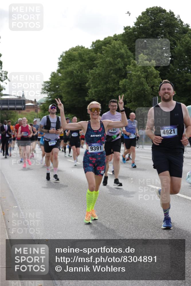 29.06.2025 - hella hamburg halbmarathon Jannik Wohlers http://msf.ph/oto/8304891 29.06.2025 10:37:40 Lombardsbrücke 1196, 1394, 1578, 1799, 1901, 1966, 1985, 2786, 3242, 3716, 3880, 4414, 4921, 5300, 5713, 6199, 6362, 6697, 7118, 7165, 7244, 7552, 7629, 7696, 7914, 8198, 8199, 8539, 8615, 8696, 9350, 9391, 10025, 11152, 11164, 11421, 11456, 11457, 11479, 11543, 12573, 12892, 12997, 13103, 13442, 14018, 14163, 15002, 15329, 15355, 15417, 15418, 15511, 15562, 15762, 16211, 16220, 16360, 16658, 16876, 17053, 17389, 18572, 18592, 18937 meine-sportfotos.de