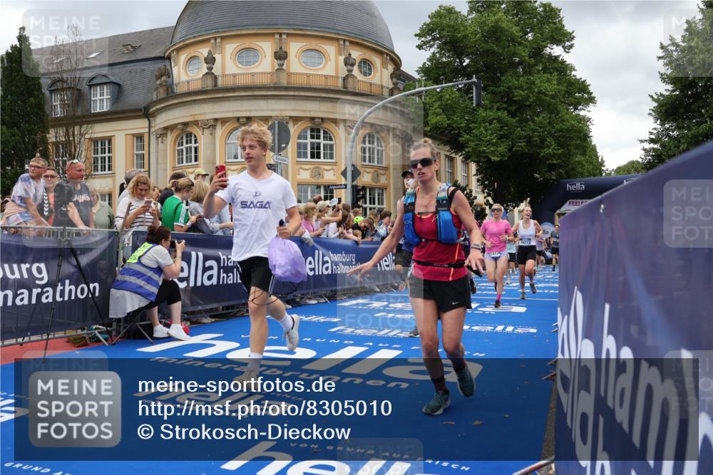 29.06.2025 - hella hamburg halbmarathon Strokosch-Dieckow http://msf.ph/oto/8305010 29.06.2025 10:55:26 Ziel 1130, 2252, 2771, 4189, 4951, 5287, 5319, 6591, 6938, 8487, 8573, 11554, 12526, 12544, 12584, 13234, 13236, 13267, 14036, 14592, 16213, 16334, 16609, 16985, 17603, 17940, 18290 meine-sportfotos.de