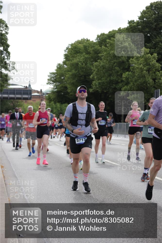 29.06.2025 - hella hamburg halbmarathon Jannik Wohlers http://msf.ph/oto/8305082 29.06.2025 10:37:42 Lombardsbrücke 1196, 1394, 1578, 1742, 1901, 1966, 2786, 3242, 3716, 3880, 4414, 4921, 5300, 5713, 6199, 6200, 6362, 6697, 6930, 7118, 7165, 7244, 7552, 7629, 7696, 7914, 8198, 8199, 8539, 8615, 8696, 9350, 9391, 10025, 10584, 11152, 11164, 11421, 11456, 11457, 11479, 12573, 12892, 12997, 13103, 13442, 14016, 14163, 15002, 15329, 15355, 15417, 15562, 15762, 16211, 16220, 16360, 16658, 16876, 17053, 18572, 18592, 18937 meine-sportfotos.de