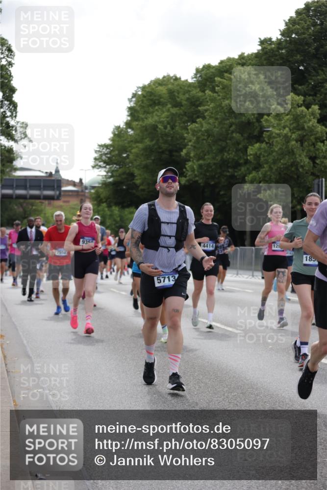 29.06.2025 - hella hamburg halbmarathon Jannik Wohlers http://msf.ph/oto/8305097 29.06.2025 10:37:42 Lombardsbrücke 1196, 1394, 1578, 1742, 1901, 1966, 2786, 3242, 3716, 3880, 4414, 4921, 5300, 5713, 6199, 6200, 6362, 6697, 6930, 7118, 7165, 7244, 7552, 7629, 7696, 7914, 8198, 8199, 8539, 8615, 8696, 9350, 9391, 10025, 10584, 11152, 11164, 11421, 11456, 11457, 11479, 12573, 12892, 12997, 13103, 13442, 14016, 14163, 15002, 15329, 15355, 15417, 15562, 15762, 16211, 16220, 16360, 16658, 16876, 17053, 18572, 18592, 18937 meine-sportfotos.de