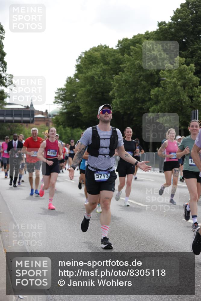 29.06.2025 - hella hamburg halbmarathon Jannik Wohlers http://msf.ph/oto/8305118 29.06.2025 10:37:42 Lombardsbrücke 1196, 1394, 1578, 1742, 1901, 1966, 2786, 3242, 3716, 3880, 4414, 4921, 5300, 5713, 6199, 6200, 6362, 6697, 6930, 7118, 7165, 7244, 7552, 7629, 7696, 7914, 8198, 8199, 8539, 8615, 8696, 9350, 9391, 10025, 10584, 11152, 11164, 11421, 11456, 11457, 11479, 12573, 12892, 12997, 13103, 13442, 14016, 14163, 15002, 15329, 15355, 15417, 15562, 15762, 16211, 16220, 16360, 16658, 16876, 17053, 18572, 18592, 18937 meine-sportfotos.de