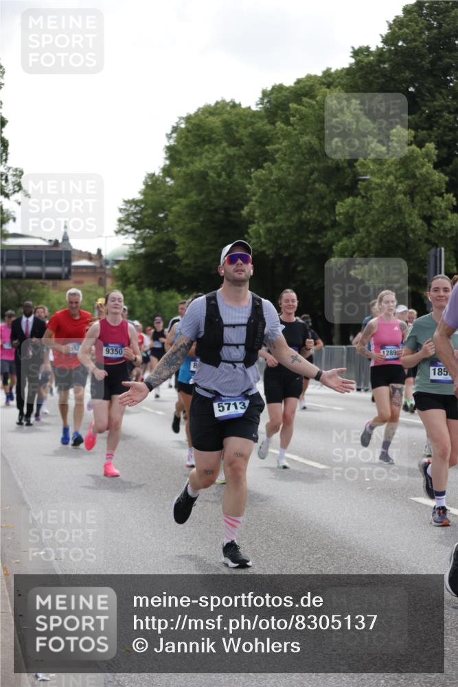 29.06.2025 - hella hamburg halbmarathon Jannik Wohlers http://msf.ph/oto/8305137 29.06.2025 10:37:42 Lombardsbrücke 1196, 1394, 1578, 1742, 1901, 1966, 2786, 3242, 3716, 3880, 4414, 4921, 5300, 5713, 6199, 6200, 6362, 6697, 6930, 7118, 7165, 7244, 7552, 7629, 7696, 7914, 8198, 8199, 8539, 8615, 8696, 9350, 9391, 10025, 10584, 11152, 11164, 11421, 11456, 11457, 11479, 12573, 12892, 12997, 13103, 13442, 14016, 14163, 15002, 15329, 15355, 15417, 15562, 15762, 16211, 16220, 16360, 16658, 16876, 17053, 18572, 18592, 18937 meine-sportfotos.de