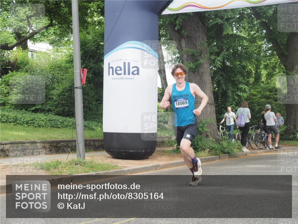 29.06.2025 - hella hamburg halbmarathon KatJ http://msf.ph/oto/8305164 29.06.2025 10:14:25 Zwischen KM18-KM19 5301 meine-sportfotos.de