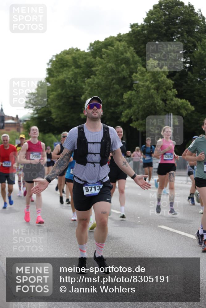 29.06.2025 - hella hamburg halbmarathon Jannik Wohlers http://msf.ph/oto/8305191 29.06.2025 10:37:43 Lombardsbrücke 1196, 1394, 1457, 1578, 1742, 1901, 1966, 2786, 3242, 3716, 3880, 4414, 4921, 5300, 5713, 6199, 6200, 6697, 6751, 6930, 7118, 7165, 7244, 7552, 7629, 7914, 8198, 8199, 8539, 8615, 8696, 9350, 9391, 10025, 10584, 11152, 11421, 11456, 11457, 11479, 12573, 12892, 12997, 13103, 13442, 14016, 14163, 15329, 15355, 15417, 15562, 15762, 16061, 16211, 16220, 16360, 16658, 16876, 17053, 18572, 18592, 18937 meine-sportfotos.de