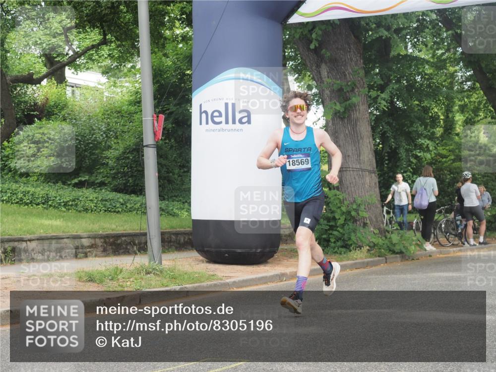29.06.2025 - hella hamburg halbmarathon KatJ http://msf.ph/oto/8305196 29.06.2025 10:14:25 Zwischen KM18-KM19 5301 meine-sportfotos.de
