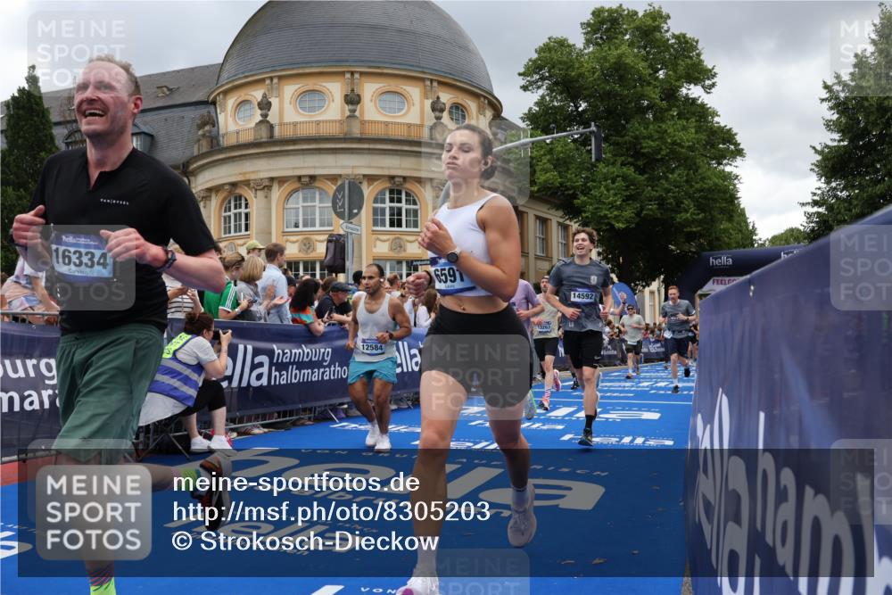 29.06.2025 - hella hamburg halbmarathon Strokosch-Dieckow http://msf.ph/oto/8305203 29.06.2025 10:55:32 Ziel 1120, 2252, 2771, 2955, 2982, 3037, 4897, 4951, 5319, 6591, 8573, 11039, 11554, 11568, 12196, 12515, 12544, 12584, 13234, 13267, 14036, 14592, 15896, 16110, 16213, 16334, 16609, 17615, 18064 meine-sportfotos.de