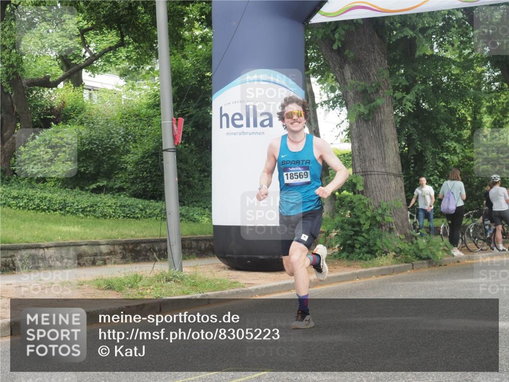29.06.2025 - hella hamburg halbmarathon KatJ http://msf.ph/oto/8305223 29.06.2025 10:14:25 Zwischen KM18-KM19 5301 meine-sportfotos.de