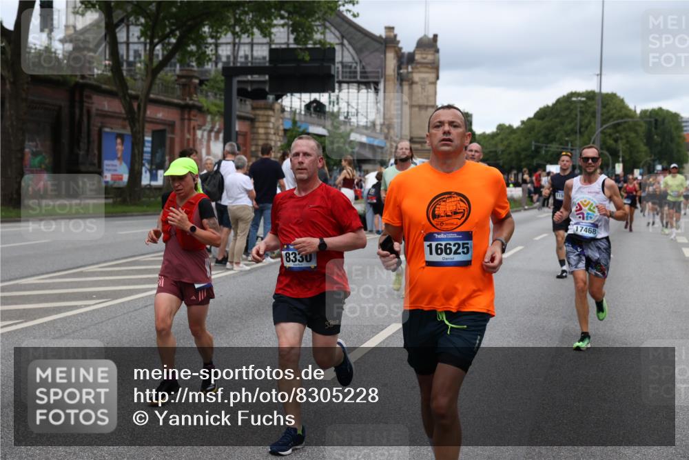 29.06.2025 - hella hamburg halbmarathon Yannick Fuchs http://msf.ph/oto/8305228 29.06.2025 10:50:13 20KM 1130, 1877, 2083, 2378, 2982, 3042, 3048, 4152, 4594, 4813, 5287, 5465, 5570, 5721, 5744, 6759, 7037, 7547, 7646, 8311, 8330, 8863, 8968, 8996, 9246, 9622, 9903, 10084, 10093, 10665, 11143, 11309, 11554, 11638, 11870, 12515, 12858, 13691, 14363, 14461, 14588, 14867, 15134, 15407, 16008, 16009, 16043, 16121, 16434, 16620, 16625, 16679, 17268, 17468, 17660, 17993, 18117, 18125, 18531, 18634, 18867, 18966 meine-sportfotos.de