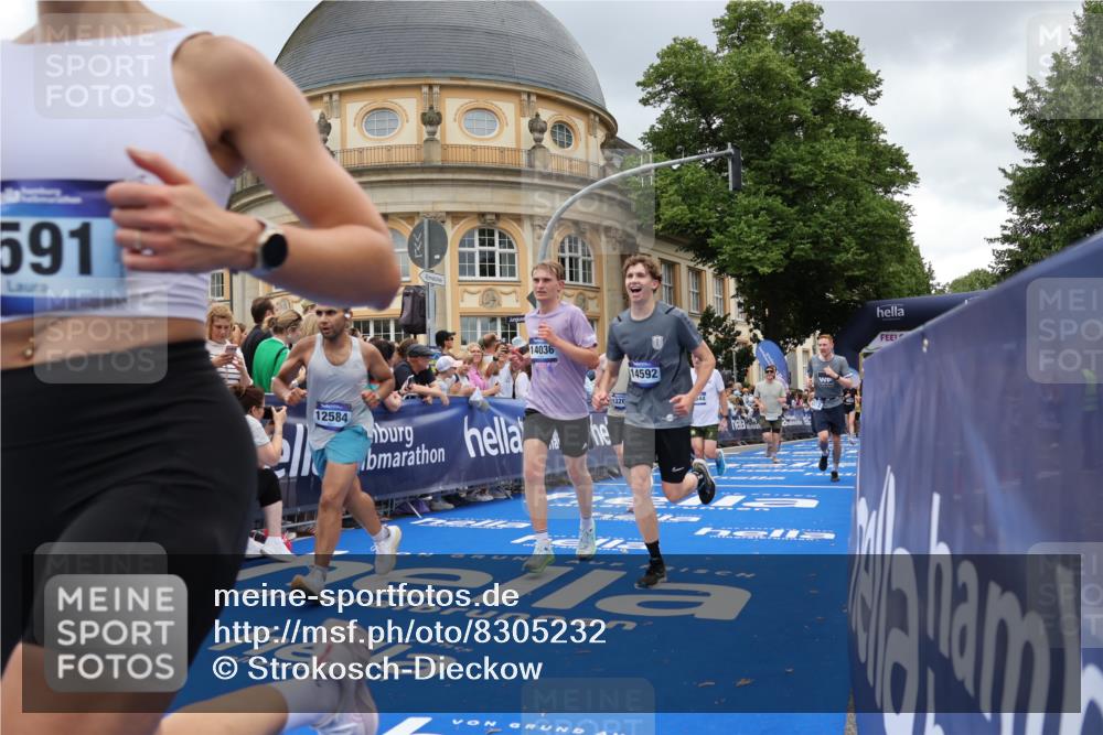 29.06.2025 - hella hamburg halbmarathon Strokosch-Dieckow http://msf.ph/oto/8305232 29.06.2025 10:55:33 Ziel 1120, 1143, 2252, 2955, 2982, 3037, 4897, 4951, 5319, 6591, 8573, 8618, 11039, 11554, 11568, 12196, 12515, 12544, 12584, 13267, 14036, 14592, 14909, 15896, 16110, 16213, 16334, 16609, 17615, 18064 meine-sportfotos.de