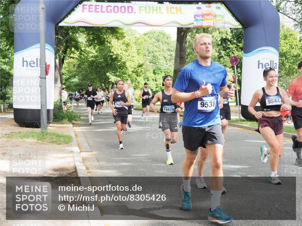 29.06.2025 - hella hamburg halbmarathon MichiJ http://msf.ph/oto/8305426 29.06.2025 10:35:19 Zwischen KM18-KM19 2284, 3213, 4093, 6630, 6716, 9262, 9497, 9538, 9626, 10122, 10988, 11518, 15333, 15629, 15808, 17451, 18104 meine-sportfotos.de