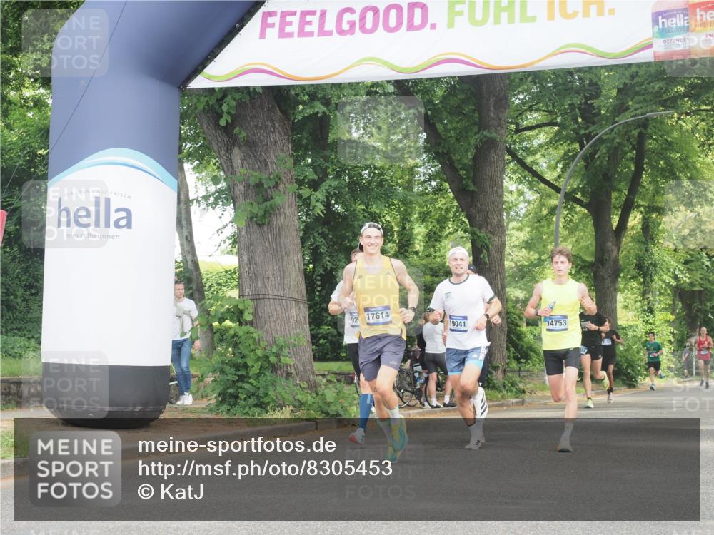 29.06.2025 - hella hamburg halbmarathon KatJ http://msf.ph/oto/8305453 29.06.2025 10:14:29 Zwischen KM18-KM19  meine-sportfotos.de