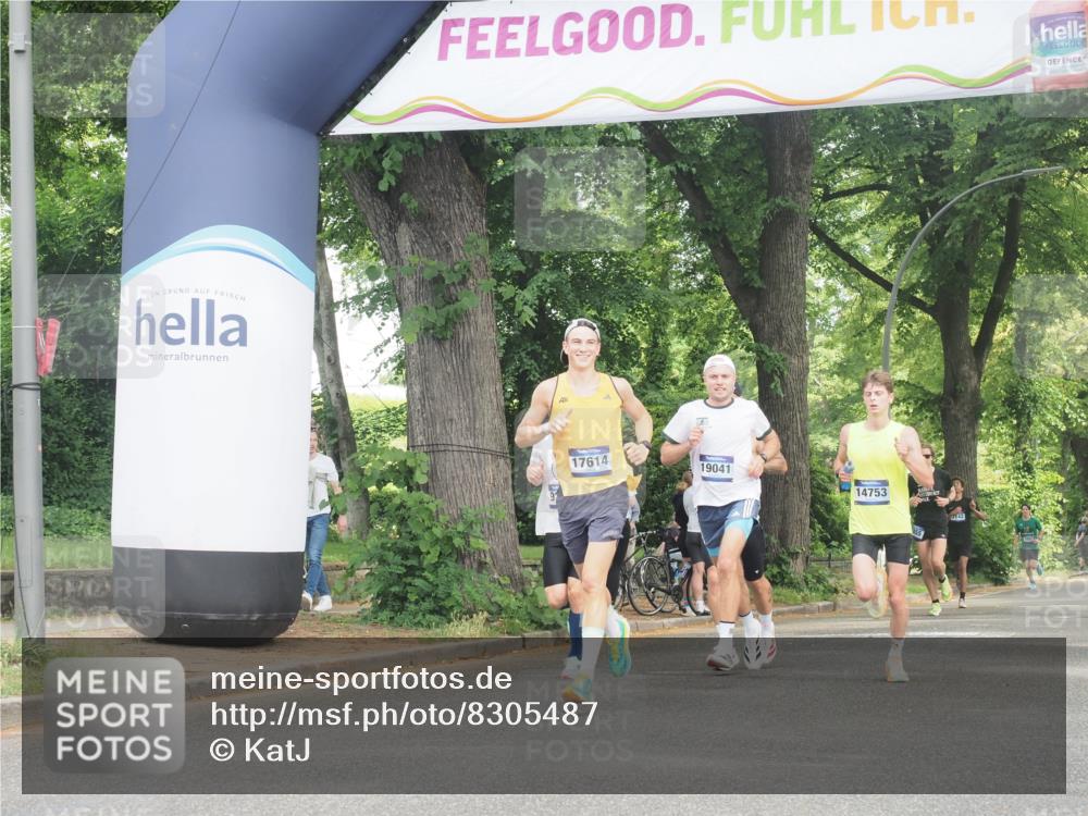 29.06.2025 - hella hamburg halbmarathon KatJ http://msf.ph/oto/8305487 29.06.2025 10:14:29 Zwischen KM18-KM19  meine-sportfotos.de