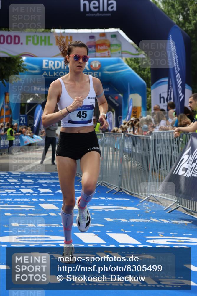 29.06.2025 - hella hamburg halbmarathon Strokosch-Dieckow http://msf.ph/oto/8305499 29.06.2025 10:15:45 Ziel 45 meine-sportfotos.de