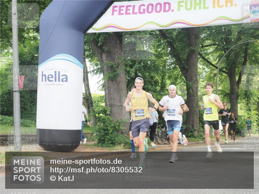 29.06.2025 - hella hamburg halbmarathon KatJ http://msf.ph/oto/8305532 29.06.2025 10:14:29 Zwischen KM18-KM19  meine-sportfotos.de