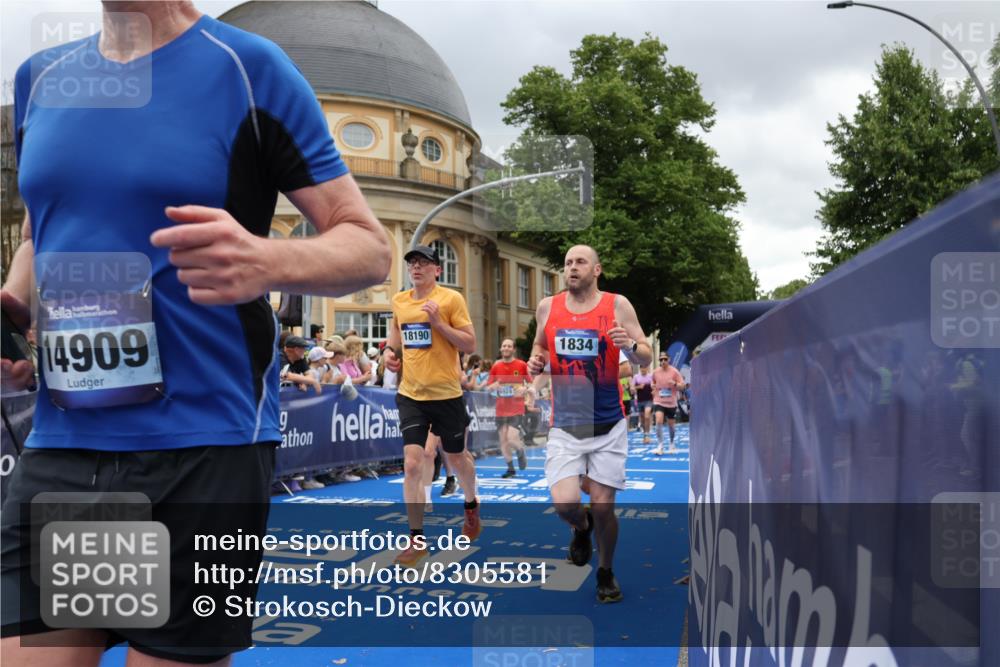 29.06.2025 - hella hamburg halbmarathon Strokosch-Dieckow http://msf.ph/oto/8305581 29.06.2025 10:55:44 Ziel 1120, 1143, 1179, 1834, 2612, 2955, 3256, 3668, 4897, 5021, 6569, 6924, 7221, 7976, 8255, 8618, 10212, 11039, 12483, 12515, 12858, 13474, 14365, 14909, 15896, 16401, 16434, 16786, 18064, 18125, 18190, 18867, 19047 meine-sportfotos.de
