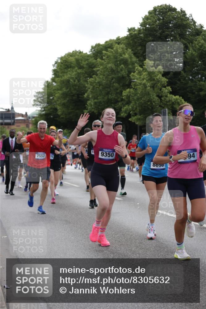 29.06.2025 - hella hamburg halbmarathon Jannik Wohlers http://msf.ph/oto/8305632 29.06.2025 10:37:45 Lombardsbrücke 1196, 1394, 1457, 1596, 1742, 1901, 1966, 2498, 2786, 3242, 3716, 3880, 4414, 4921, 5300, 5713, 6199, 6200, 6697, 6751, 6930, 7118, 7165, 7552, 7629, 7914, 8198, 8199, 8539, 8615, 8696, 9350, 9391, 10025, 10584, 11152, 11421, 11479, 11812, 12573, 12675, 12892, 12997, 13103, 13442, 14016, 14163, 14406, 15329, 15355, 15417, 15562, 15762, 16061, 16211, 16220, 16465, 16658, 16876, 16942, 17053, 18572, 18592, 18937 meine-sportfotos.de