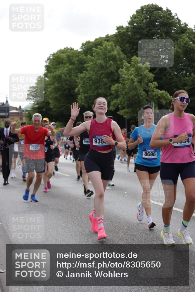 29.06.2025 - hella hamburg halbmarathon Jannik Wohlers http://msf.ph/oto/8305650 29.06.2025 10:37:45 Lombardsbrücke 1196, 1394, 1457, 1596, 1742, 1901, 1966, 2498, 2786, 3242, 3716, 3880, 4414, 4921, 5300, 5713, 6199, 6200, 6697, 6751, 6930, 7118, 7165, 7552, 7629, 7914, 8198, 8199, 8539, 8615, 8696, 9350, 9391, 10025, 10584, 11152, 11421, 11479, 11812, 12573, 12675, 12892, 12997, 13103, 13442, 14016, 14163, 14406, 15329, 15355, 15417, 15562, 15762, 16061, 16211, 16220, 16465, 16658, 16876, 16942, 17053, 18572, 18592, 18937 meine-sportfotos.de