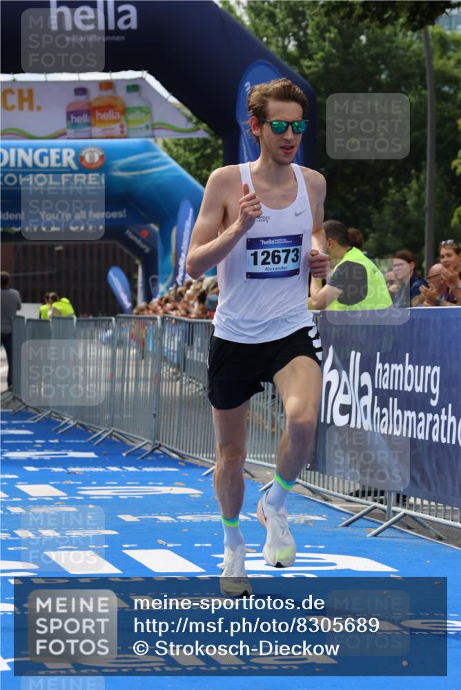 29.06.2025 - hella hamburg halbmarathon Strokosch-Dieckow http://msf.ph/oto/8305689 29.06.2025 10:15:31 Ziel 12673 meine-sportfotos.de