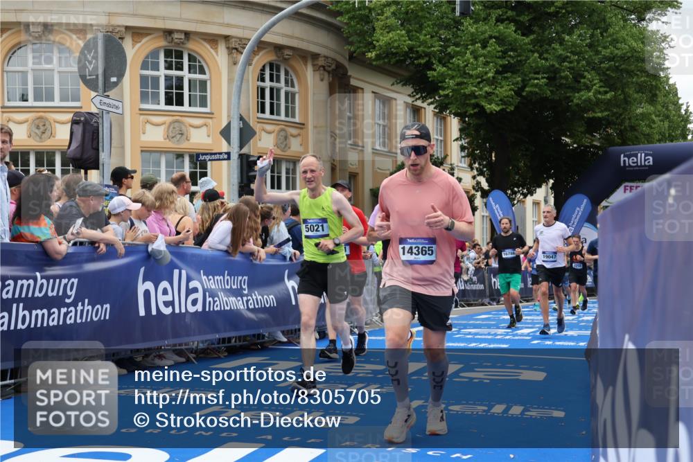 29.06.2025 - hella hamburg halbmarathon Strokosch-Dieckow http://msf.ph/oto/8305705 29.06.2025 10:55:46 Ziel 1143, 1179, 1834, 2612, 3256, 3668, 4772, 4897, 5021, 6569, 6924, 7221, 7976, 8255, 8618, 10212, 12483, 12858, 13474, 14365, 14909, 16401, 16434, 16786, 18125, 18190, 18867, 19047 meine-sportfotos.de
