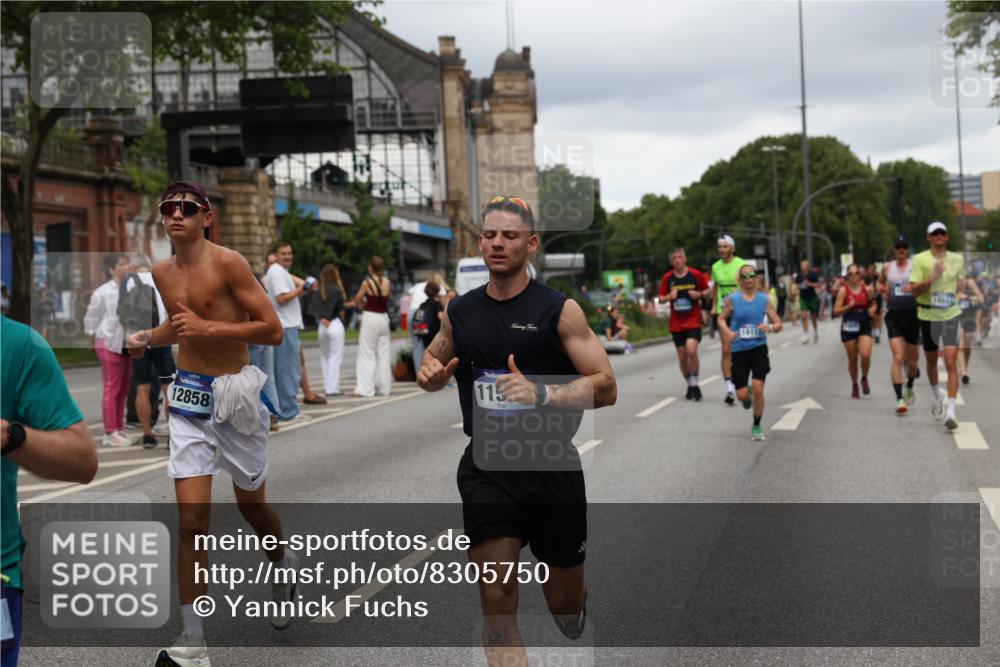 29.06.2025 - hella hamburg halbmarathon Yannick Fuchs http://msf.ph/oto/8305750 29.06.2025 10:50:16 20KM 1877, 2083, 2378, 2741, 3042, 3048, 4152, 4594, 4813, 5287, 5465, 5570, 5721, 5744, 6759, 7037, 7547, 7646, 8311, 8330, 8968, 8996, 9246, 9622, 9884, 9903, 10084, 10093, 10665, 11143, 11554, 11638, 11870, 12590, 12858, 13691, 14588, 14867, 15134, 15407, 16008, 16009, 16043, 16121, 16620, 16625, 16679, 17268, 17468, 17660, 17993, 18117, 18531, 18634, 18867, 18966 meine-sportfotos.de