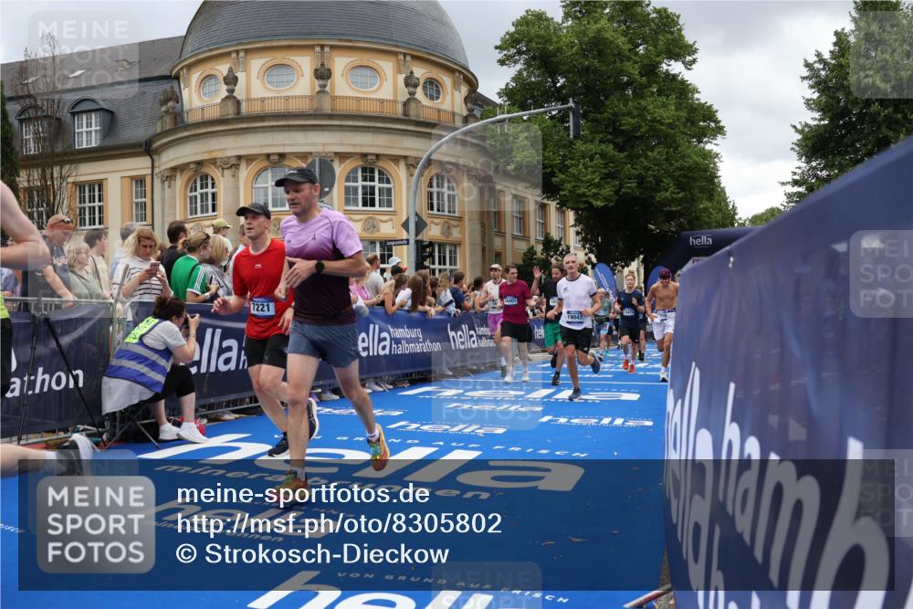 29.06.2025 - hella hamburg halbmarathon Strokosch-Dieckow http://msf.ph/oto/8305802 29.06.2025 10:55:48 Ziel 1179, 1834, 2612, 3256, 3668, 4772, 5021, 6569, 6924, 7147, 7221, 7976, 8255, 8968, 9246, 10084, 10212, 12483, 12858, 13474, 14365, 15884, 16401, 16434, 16786, 18125, 18190, 18867, 19047 meine-sportfotos.de