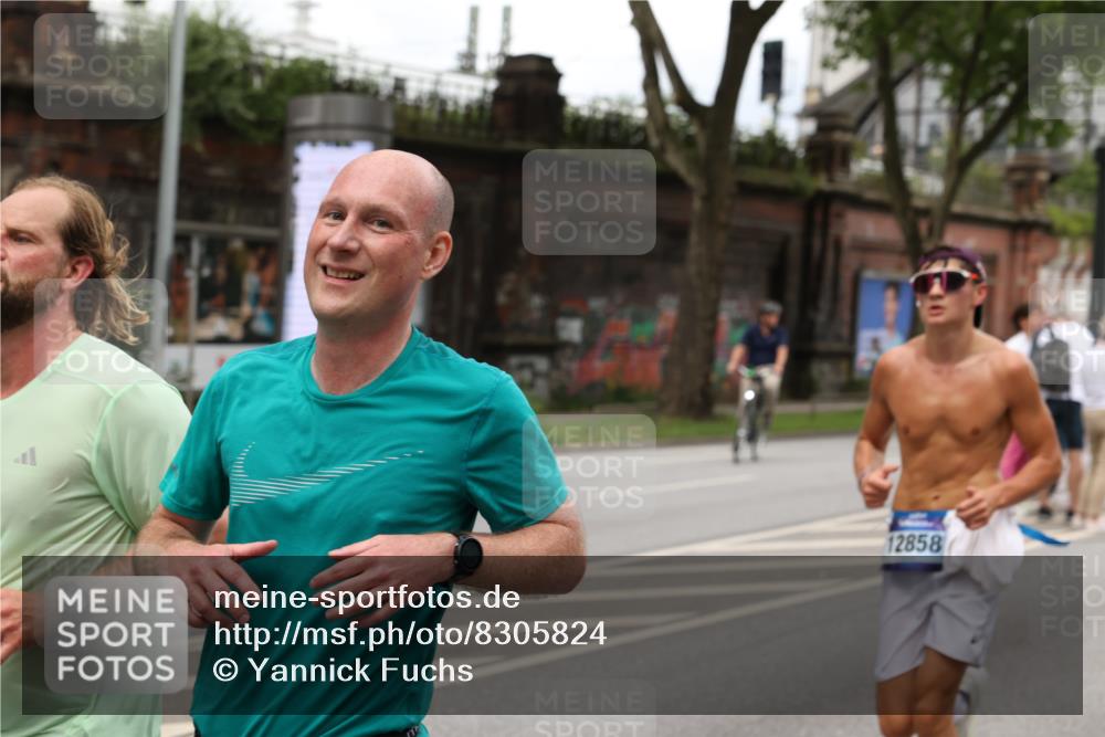 29.06.2025 - hella hamburg halbmarathon Yannick Fuchs http://msf.ph/oto/8305824 29.06.2025 10:50:16 20KM 1877, 2083, 2378, 2741, 3042, 3048, 4152, 4594, 4813, 5287, 5465, 5570, 5721, 5744, 6759, 7037, 7547, 7646, 8311, 8330, 8968, 8996, 9246, 9622, 9884, 9903, 10084, 10093, 10665, 11143, 11554, 11638, 11870, 12590, 12858, 13691, 14588, 14867, 15134, 15407, 16008, 16009, 16043, 16121, 16620, 16625, 16679, 17268, 17468, 17660, 17993, 18117, 18531, 18634, 18867, 18966 meine-sportfotos.de