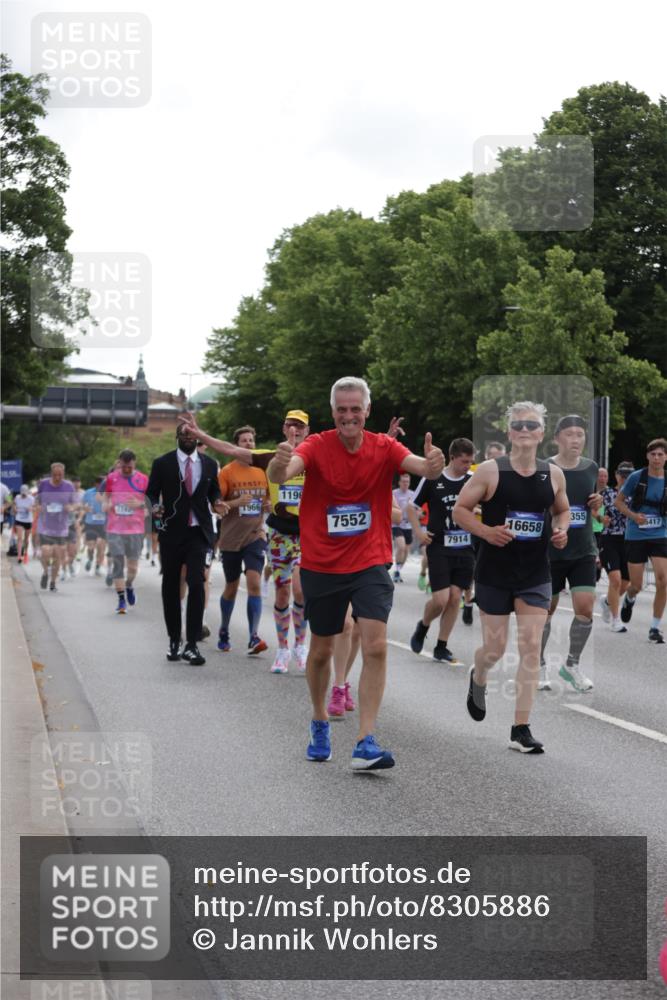 29.06.2025 - hella hamburg halbmarathon Jannik Wohlers http://msf.ph/oto/8305886 29.06.2025 10:37:46 Lombardsbrücke 1196, 1394, 1457, 1596, 1742, 1901, 1966, 2498, 2786, 3242, 3338, 3716, 3880, 4414, 4921, 5300, 5713, 6199, 6200, 6697, 6751, 6930, 7118, 7165, 7552, 7629, 7868, 7914, 8198, 8199, 8539, 8615, 8696, 9350, 9391, 10025, 10584, 11152, 11421, 11479, 11812, 12573, 12675, 12892, 12997, 13103, 13442, 13833, 14016, 14163, 14406, 15329, 15355, 15417, 15562, 15762, 16061, 16220, 16465, 16658, 16876, 16942, 17053, 18572, 18592, 18937 meine-sportfotos.de